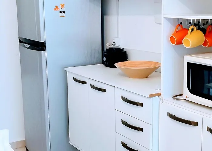 Apê Top Pitangueiras Permitido relaxar e usar chinelo,garagem e serviço de praia gratuitos,La Plage e mar a 50m Guarujá